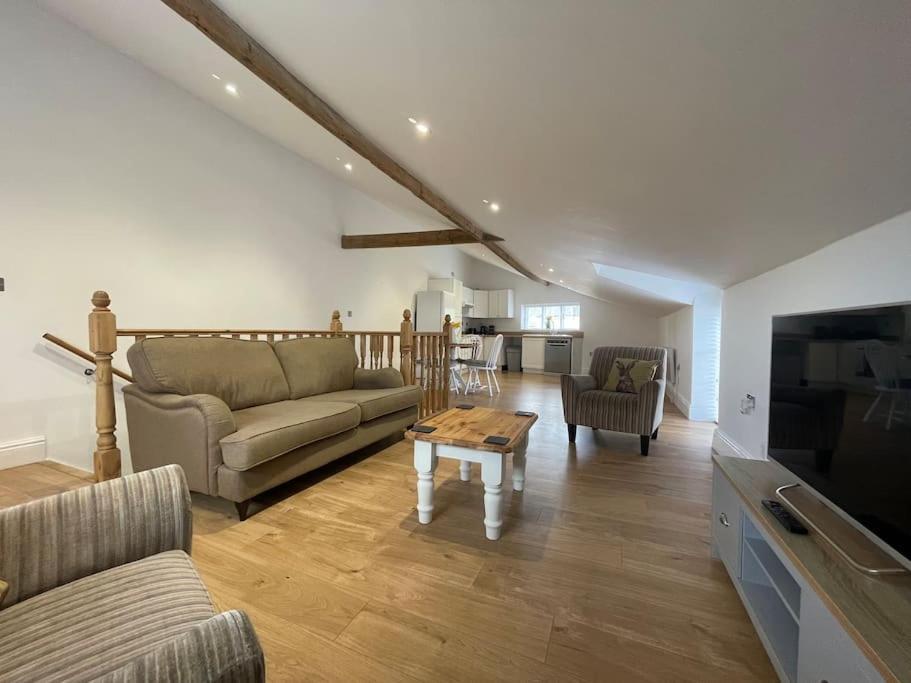 2 Bedroom Cottage In Old Town Swindon Buitenkant foto