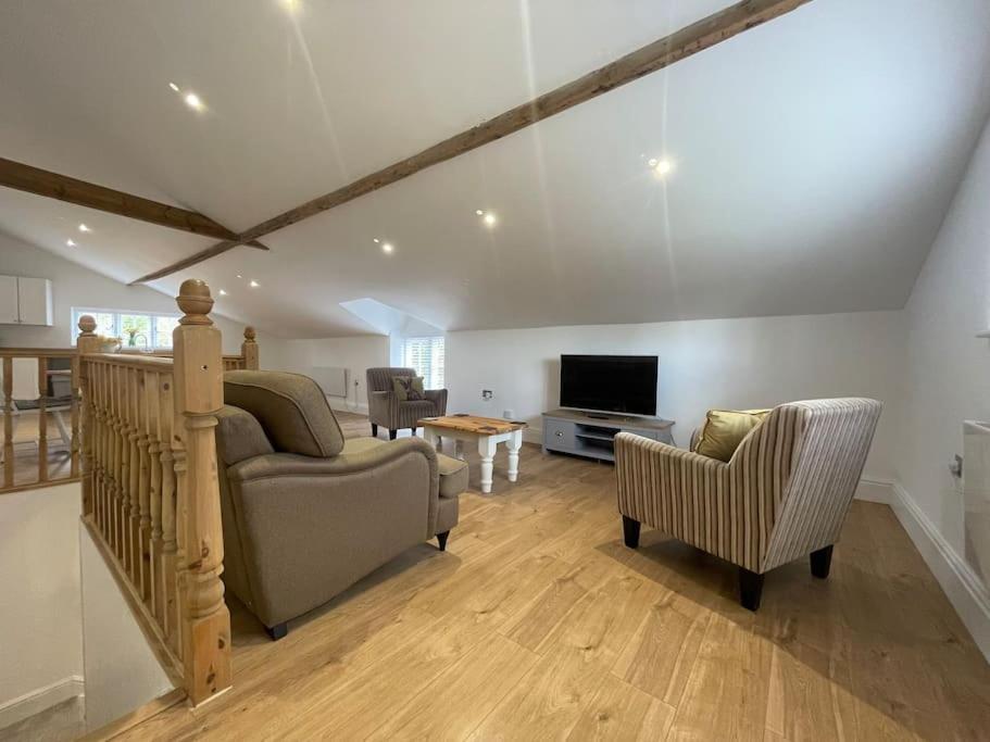 2 Bedroom Cottage In Old Town Swindon Buitenkant foto