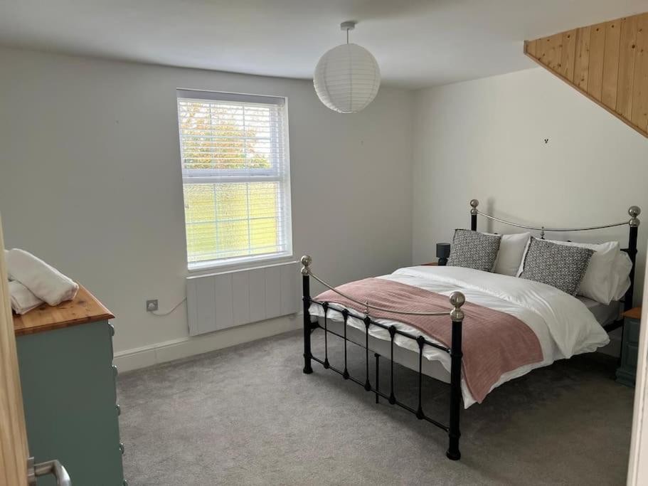 2 Bedroom Cottage In Old Town Swindon Buitenkant foto