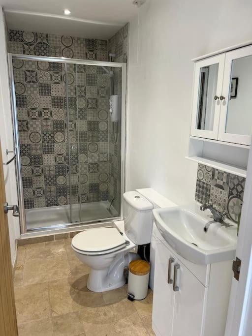 2 Bedroom Cottage In Old Town Swindon Buitenkant foto