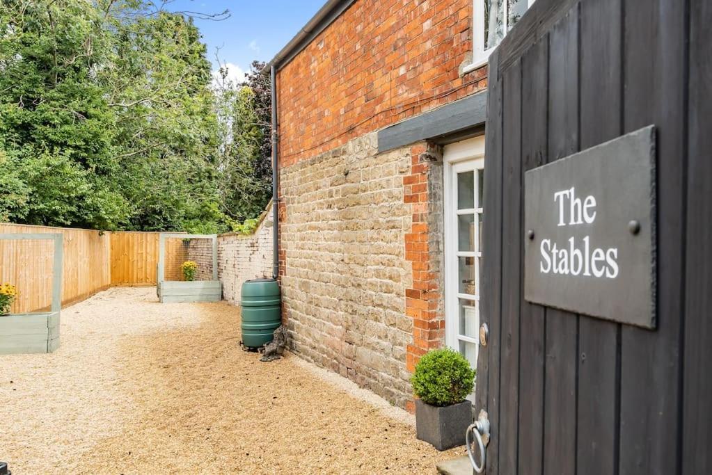 2 Bedroom Cottage In Old Town Swindon Buitenkant foto